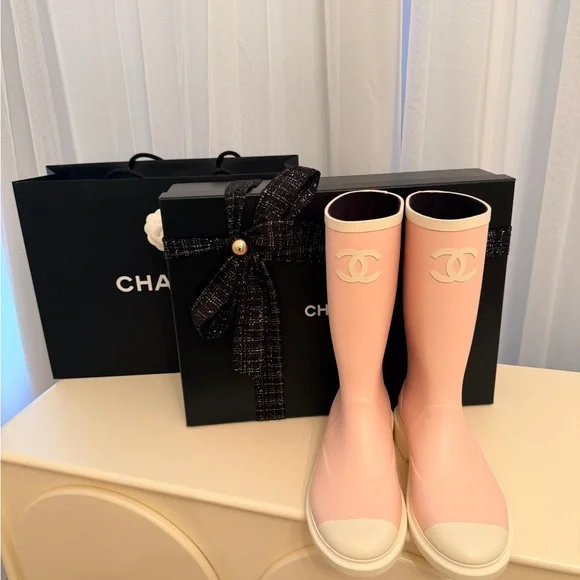 100% Authentic NWT Chanel Pink Women's Rain Boots 26C 2025 SIZE 40 - Picture 9 of 10